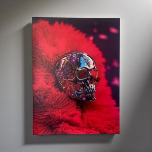 Vue intégrale du tableau Calixte, avec sa tête de mort chroméé et sa fourrure rouge, sur un fond gris neutre.