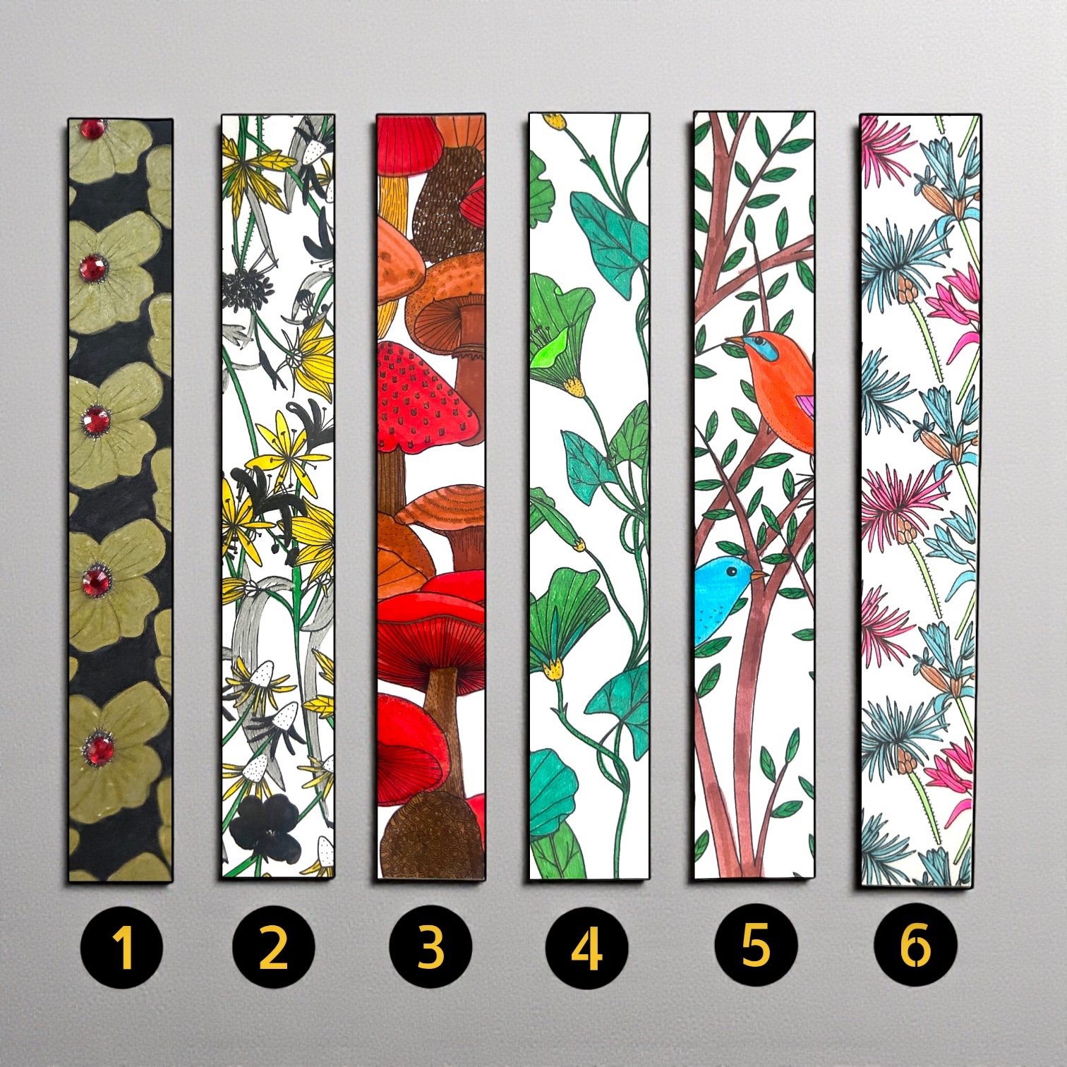 Assortiment de Marque-pages Illustrés FLT artisanaux et originaux, collection de motifs variés incluant fleurs botaniques, graphiques, Art nouveau et design coloré. Série 1